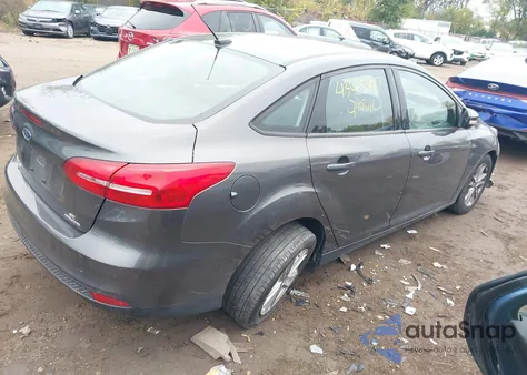 2015 Ford Focus Se z USA, uszkodzony, nr VIN 1FADP3F28FL216599